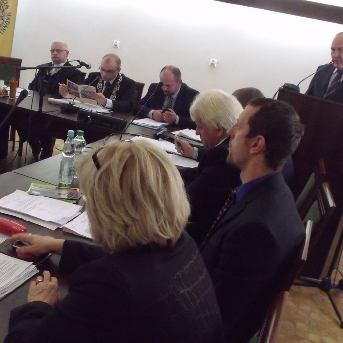 Kazimierz Kotowski na sesji Rady Miejskiej w Opatowie