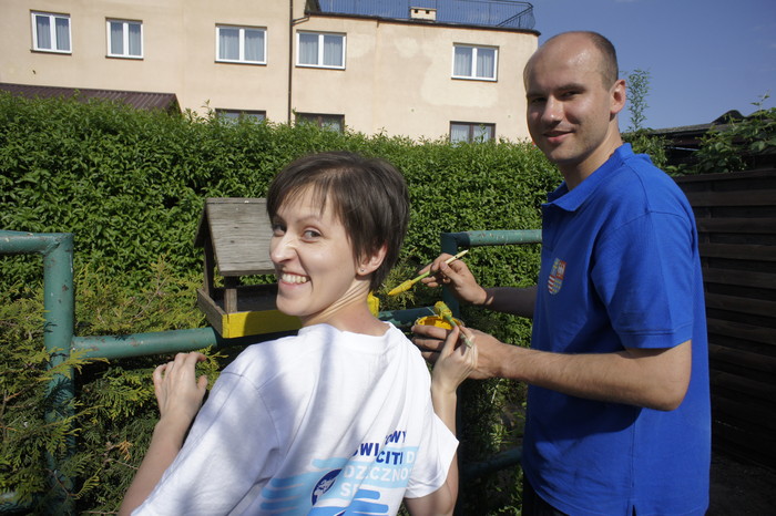 Wolontariusze pomagali w pielęgnacji ogrodu