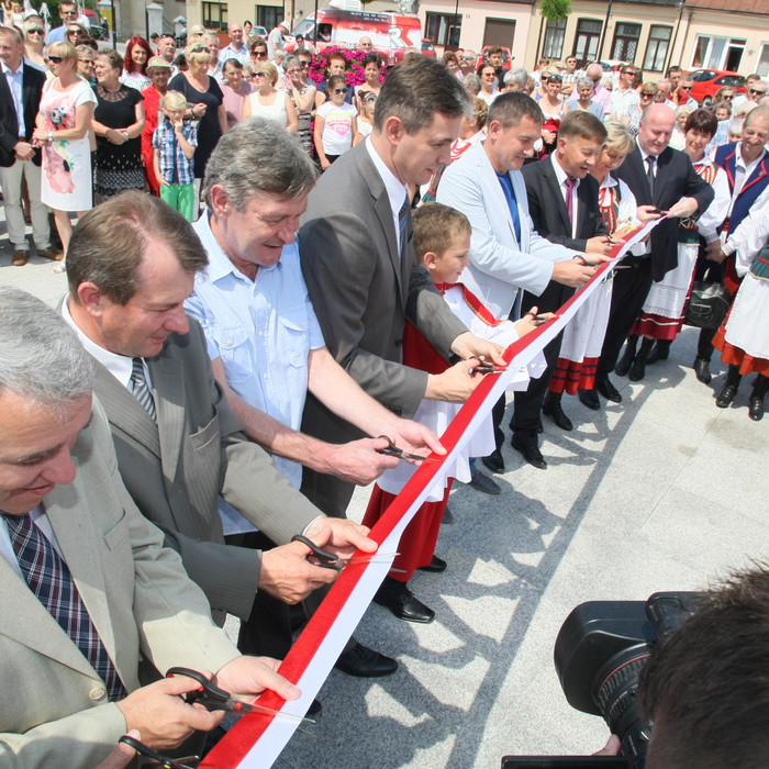 W Bodzentynie otwarto wyremontowany Rynek