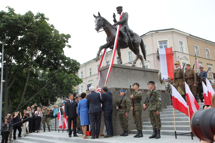 W Kielcach odsłonięto pomnik Marszałka Piłsudskiego