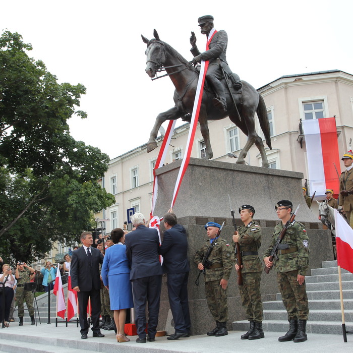 W Kielcach odsłonięto pomnik Marszałka Piłsudskiego