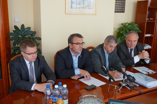 Plan zagospodarowania województwa bez &#8220;Morza Chęcińskiego&#8221; i z lotniskiem w Obicach