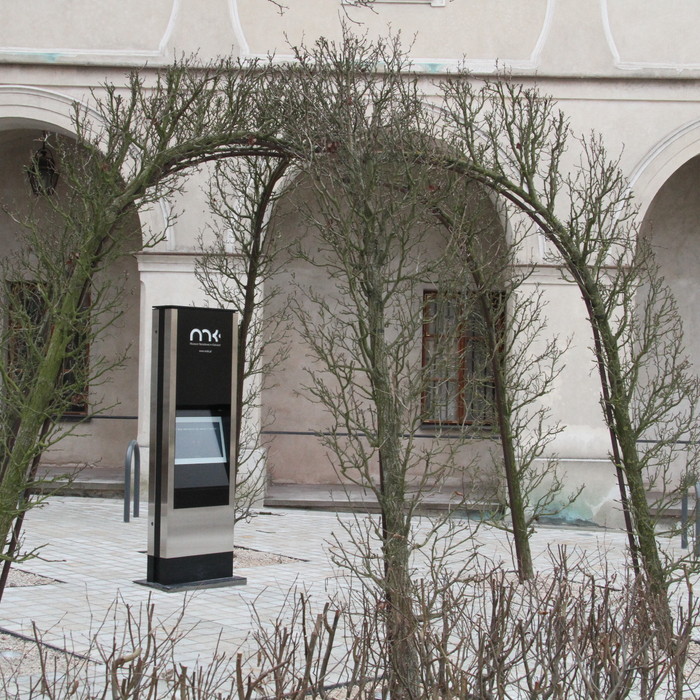 Kolejny etap prac na dziedzińcu przed Muzeum Narodowym w Kielcach zakończony