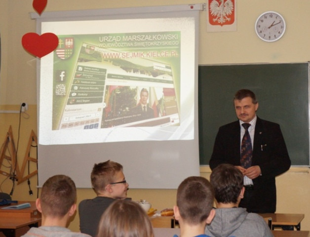 O obywatelskich przywilejach z uczniami – ruszyły lekcje o samorządzie