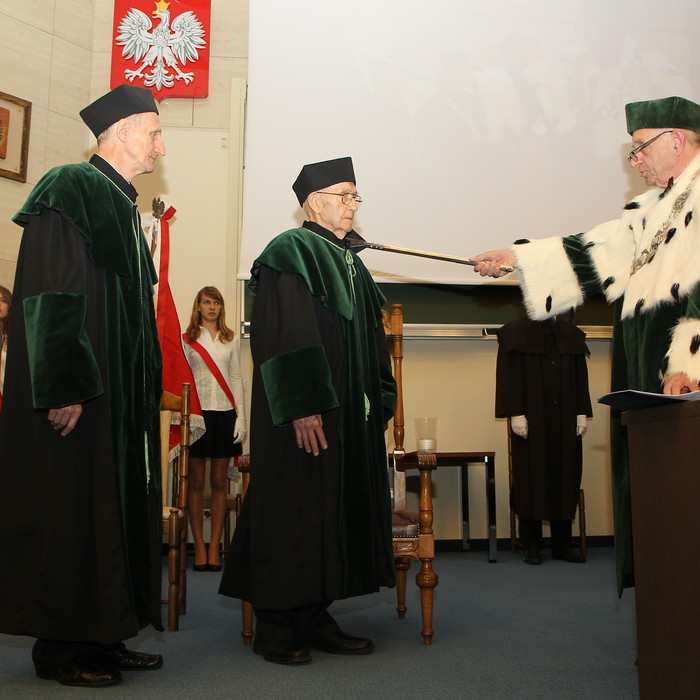Profesor Wiesław Olszak z tytułem honoris causa kieleckiej uczelni