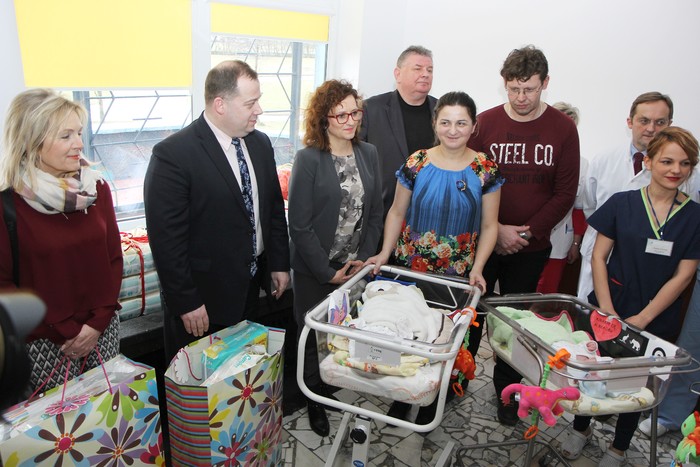 Kolejne zdrowe trojaczki wychodzą do domu