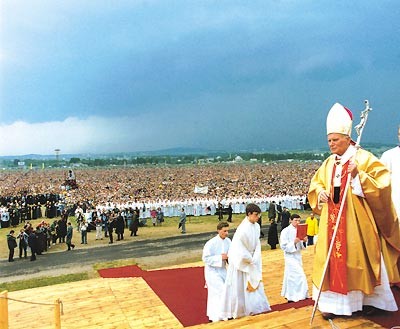 Zbiórka zdjęć i pamiątek z wizyty Papieża Jana Pawła II w Masłowie