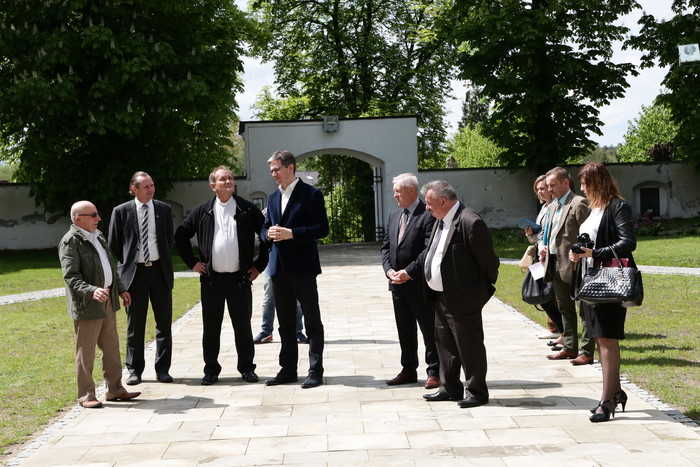 Renowacja barokowego kościoła i remonty świetlic integrujących mieszkańców – wizyta w Tarłowie