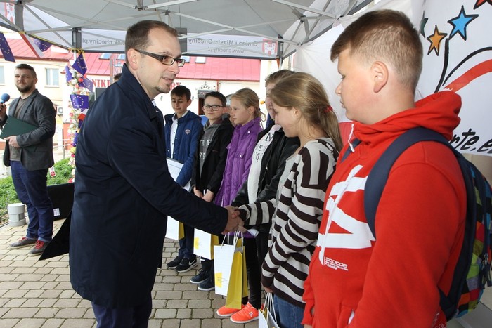 „Śladami Funduszy Europejskich po Chęcinach” – atrakcyjna gra miejska