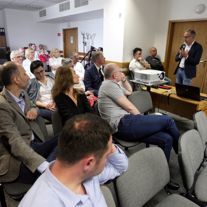 W ŚCO chirurdzy onkolodzy uczyli się przywracać piękno chorym na raka piersi