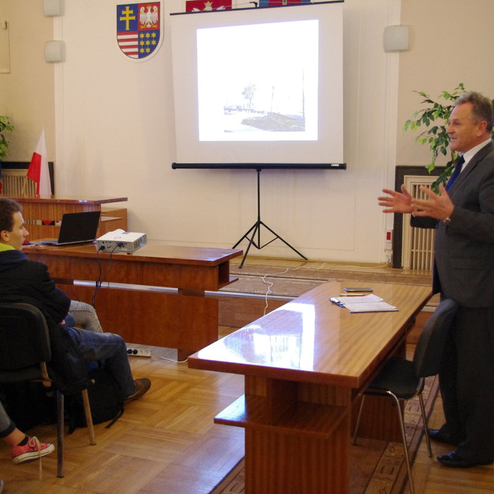 O samorządzie z młodzieżą w Busku-Zdroju