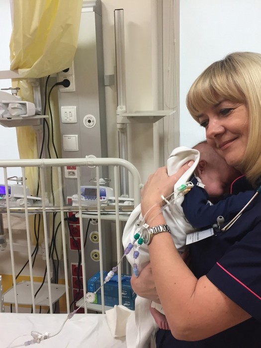 Chirurdzy z Kielc operują coraz więcej noworodków