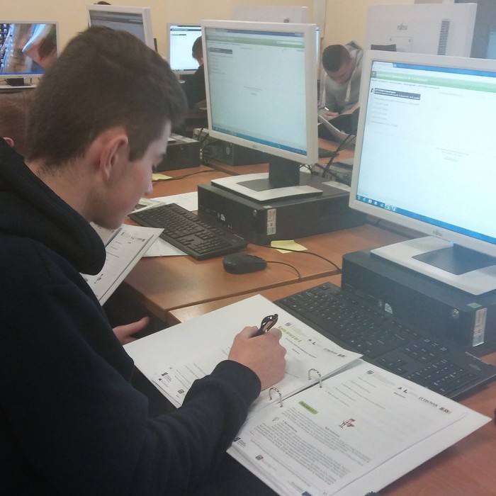 Blended e-learningowy kurs doradztwa zawodowego dla uczniów