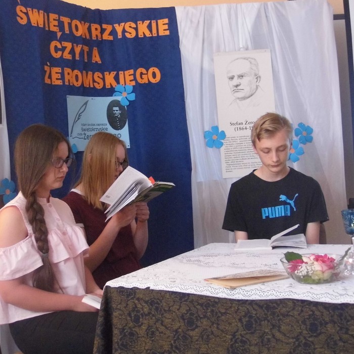 W Świętokrzyskiem młodsi i starsi czytali Żeromskiego