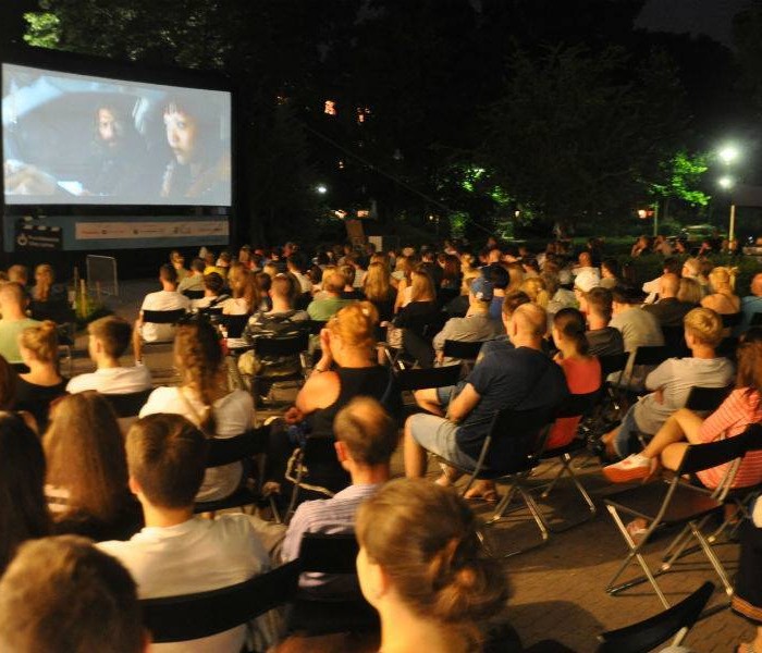 Filmowe hity na świeżym powietrzu