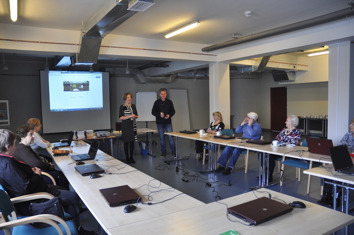 Seniorzy chętnie korzystają z warsztatów e-Aktywni w Bibliotece