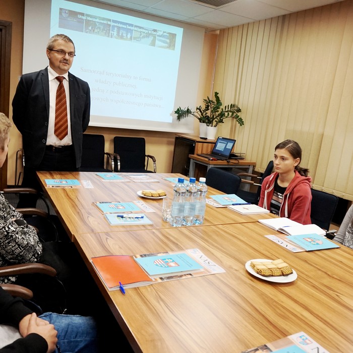 Uczniowie z Sichowa Dużego na lekcji o samorządzie