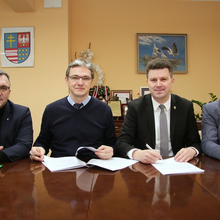 Umowa na budowę kanalizacji w gminie Zagnańak