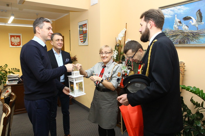 Światełko Pokoju zabłysło w Urzędzie Marszałkowskim