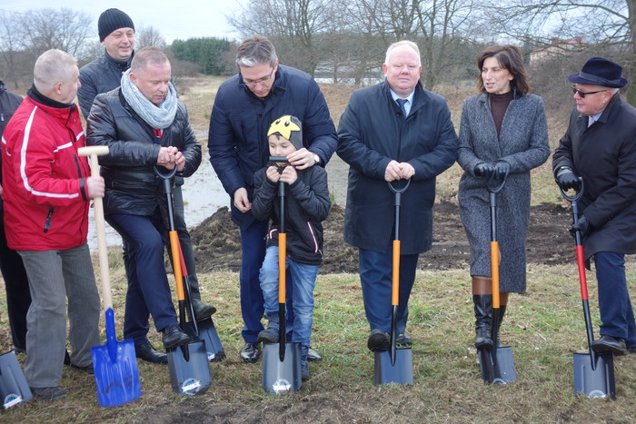 Rusza budowa zbiornika wodnego w Radoszycach