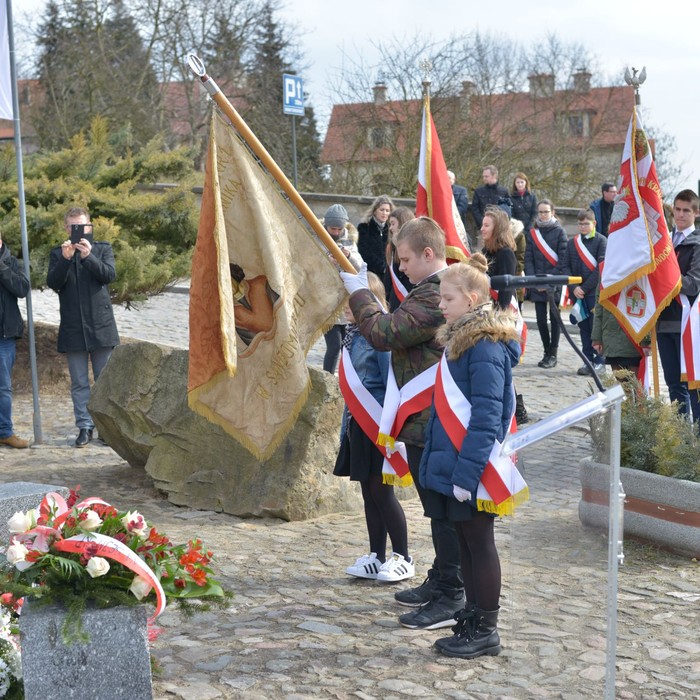 W hołdzie sandomierzanom