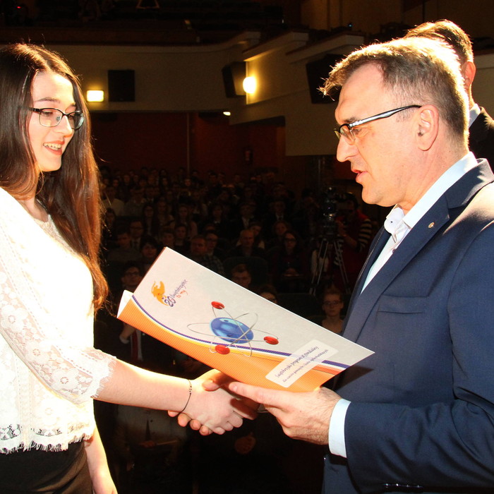 Unijne stypendia dla uzdolnionych licealistów i gimnazjalistów