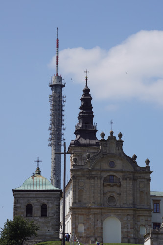 Zdjęcie przedstawiające dwie wieże