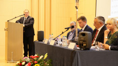 Członej Zarządu Województwa Marek Szczepanik przemawia podczas Sesji Sejmiku