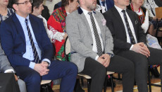 Uroczystości związane z odzyskaniem praw miejskich przez Pierzchnicę, wśród gości siedzi członek Zarządu Województwa Świętokrzyskiego Mariusz Gosek
