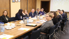 Przedstawiciele samorządów uczestniczą w spotkaniu informacyjnym w Urzędzie Marszałkowskim w Kielcach
