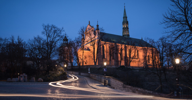 Sandomierz nocą, budynek kościoła