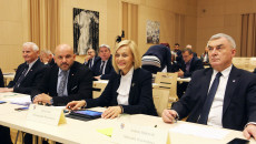 Zarząd Województwa Świękrzyskiego podczas sesji sejmiku