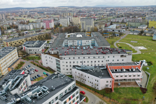 Budynki Wojewódzkiego Szpitala Zespolonego w Kielcach z lotu ptaka