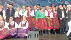 Zespół Pieśni i Tańca Morawica na scenie podczas Dożynek Prezydenckich