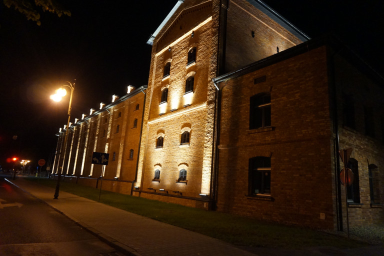 widok na budynek Ostrowieckiego Browaru Kultury w dniu otwarcia placówki 13 września 2019