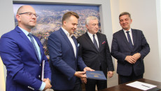 termomodernizacja budynków w Starachowicach dofinansowana z RPO podpisanie umowy z marszałkiem A. Bętkowskich i przewodniczącym A. Prusiem