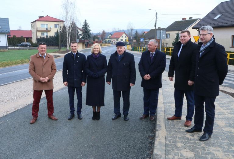 Odbiór Inwestycji Drogowej W Bugaju Gmina Strawczyn Z Udziałem Wicemarszałek Renaty Janik