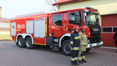 przekazanie wozu pożarnicego dla Komendy Powiatowej Państwowej Straży Pożarnej w Skarżysku-Kamiennej