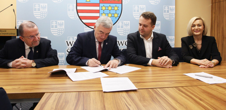 Umowa Na Niskoemisyjnyą Komunikację W Starachowicach