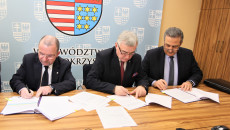 Uroczystość Podp[isania Umowy Plan Ogólny Andrzej Betkowski, Marek Bogusławski, Youssef Sleiman (12)
