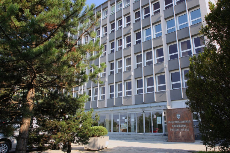 Urząd Marszałkowski Województwa Świętokrzyskiego budynek w Kielcach, aleja 9 Wieków Kielc