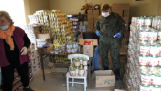 Żołnierze Świętokrzyskiej Brygady Obrony Terytorialnej pomagają mieszkańcom Bliżyna