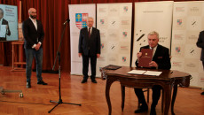 Podpisnie Umowy O Współprwadzeniu Teatru Przez Ministerstwo Kultury I Dziedzictwa Narodowego