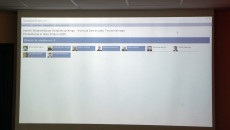Ekran tabletu z porządkiem zdalnych obrad komisji