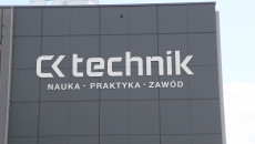 Logo Na Budynku Ck Technik
