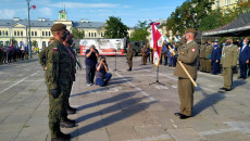 Moment Przekazania Sztandaru żołnierzom Wojsk Obrony Terytorialnej