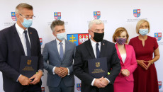 Umowa O Współpracy Przy Opracowaniu Koncepcji Obwodnicy Kielc prezydent Kielc Bogdan Wenta, marszałek województwa Andrej Bętkowski, wicemarszałek Renata Janik, senator Krzysztof Słoń, minister Anna Krupka