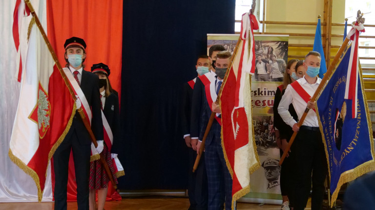 Inauguracja Roku Szkolnego We Włoszczowie Poczet Sztandarowy