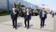 Zwiedzanie targów przez Marszałek Województwa Świętokrzyskiego Andrzej Bętkowski, wicemarszałek Marek Bogusławski oraz przez przewodniczący Sejmiku Województwa Świętokrzyskiego Andrzej Pruś