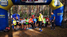 Grupa Dzieci Biorących Udział W Mistrzostwach Polski W Biegach Górskich W Krynkach